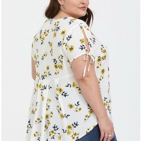 torrid Tops - Torrid Ivory Floral Hi-Low Blouse NWT